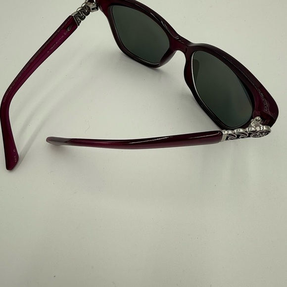 Bundle 2 Pairs Ladies Fashion Sunglasses, Guess and Nine & Company - Picture 2 of 6